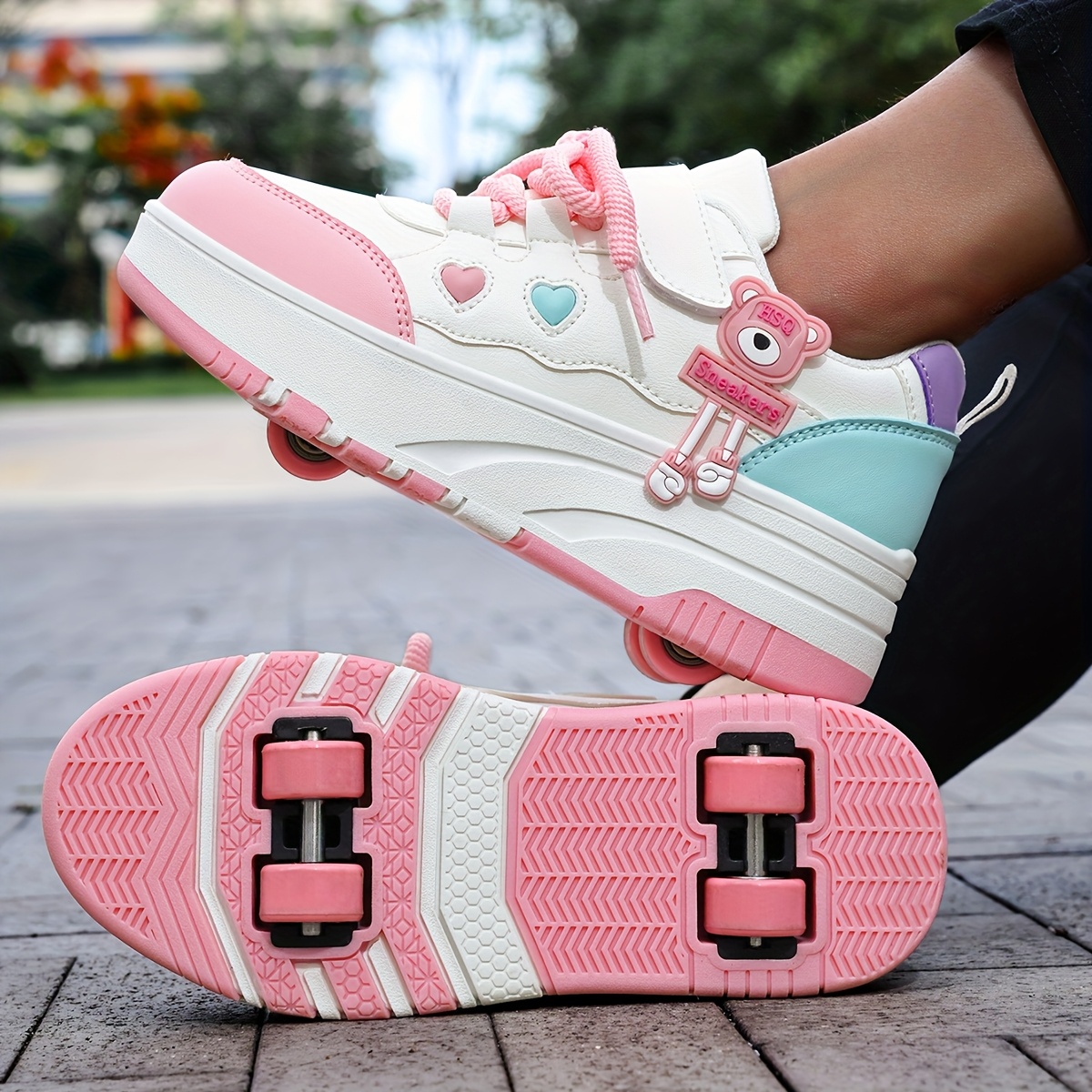Children’s shoes with removable wheels