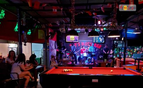 Toy's Music Bar Jomtien Pattaya Live group
