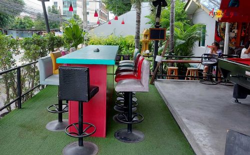 Toy's Music Bar Jomtien nice sits